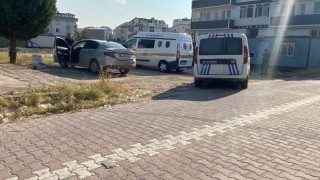 Dur ihtarına uymadı, polis memuruna çarpıp kaçtı