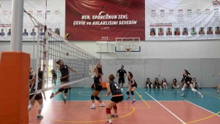Eczacıbaşı Geleceğe Smaç Kampüsleri İstanbulda sezona hazırlık turnuvasında buluştular