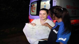 Edirnede şiddetli yağış nedeniyle mahsur kalan bebeği AFAD kurtardı