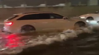 Edirnede şiddetli yağmur, yollar nehir oldu aktı
