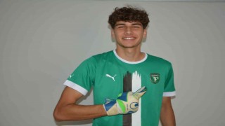 Efeler 09 SFK genç file bekçisi Emiri renklerine bağladı