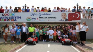 Eğitim pistinde çocuklar trafik kurallarını öğrendi