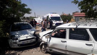 Elazığda iki otomobil kafa kafaya çarpıştı: 4 yaralı