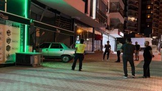 Elazığda kontrolden çıkan araç iş yerine girdi