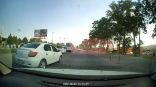 Elazığda makas atarak ilerledi, trafiği tehlikeye soktu