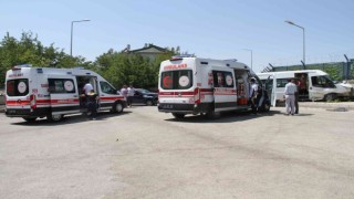 Elazığda öğrenci minibüsü ile otomobil çarpıştı: 5 yaralı