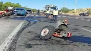 Elazığda otomobil ile çarpışan traktör ikiye bölündü: 2 yaralı