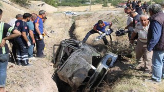 Elazığda trafik kazası: Ekipler sıkışan yaralı için seferber oldu