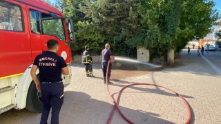 Elektrik telleri birbirine çarpınca trafo patladı