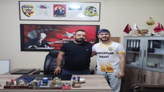 Emre Acar yuvada kaldı