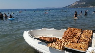 Erdekte yüzen pastane