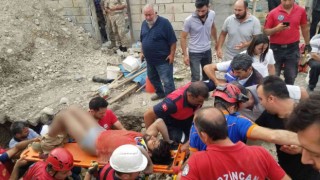 Erzincanda göçük altında kalan işçi 3 saatlik çalışmayla kurtarıldı