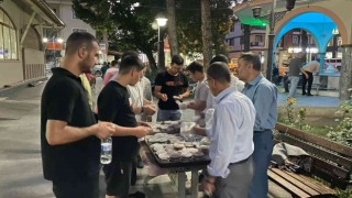 Erzincanda Kerbela şehitleri anılarak aşure dağıtıldı