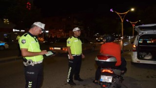 Erzincanda trafik ekiplerinden motosiklet sürücülerine denetim
