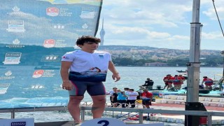 Esenyurtlu Uğurcan Özer kıtalararası yüzme yarışında ikinci oldu