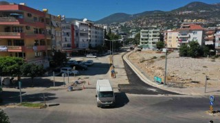 Eşref Kahvecioğlu Caddesi çift yönlü trafiğe açıldı