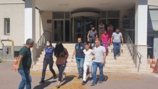 Ev faresi kadınlar önce kameraya sonra polise yakalandı