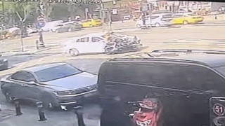 Fatihte 2 kişinin yaralandığı feci kaza kamerada
