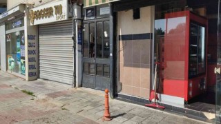 Fatihte 3 şüpheli, husumetlisini önce silahla yaraladı, ardından bıçakla saldırdı