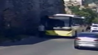 Fatihte İETT otobüsünün yayaya çarpıp kaçtığı anlar kamerada
