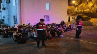 Fethiyede 92 düzensiz göçmen yakalandı, 5 şüpheli gözaltına alındı