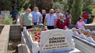 Gazeteci Gökhan Erkmen, mezarı başında anıldı
