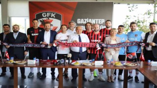 Gaziantep FK yeni transferleri için imza töreni düzenledi