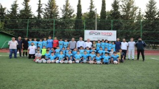 Geleceğin futbolcuları spor okullarında yetişiyor