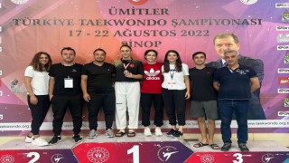 Geleneği bozmadı, kürsü yapmaya devam etti