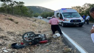 Gelin aracının çarptığı motosiklet sürücüsü ağır yaralandı