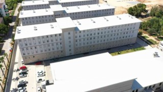 Gençlerin otobüs bileti parasına Antalyadaki 5 yıldızlı tatili, turistleri kıskandırıyor