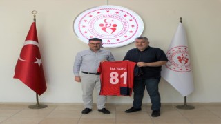 Gençlik ve Spor Müdürüne Düzcespor forması