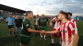 Gölbaşı Belediye Başkanı Şimşek, Basın Futbol Turnuvasının açılış maçını yaptı