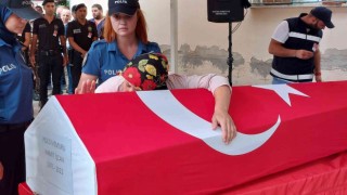 Görevdeyken kalp krizi geçirerek hayatını kaybeden polis son yolculuğuna uğurlandı
