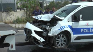 Göreve giden polis ekibi kaza yaptı