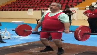 Görme engelli sporcudan halterde Türkiye üçüncülüğü