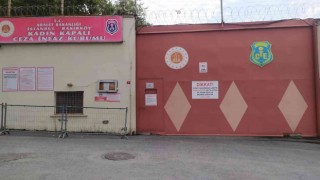 Gülşeni cezaevinde eşi Ozan Çolakoğlu ziyaret etti