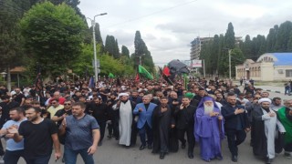 Gürcistanda Tasua Yürüyüşüne binlerce kişi katıldı