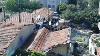 Hacıhüsrevdeki vatandaşlar polis zoruyla tahliye ediliyor