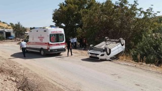 Hafif ticari araç takla attı: 1 yaralı