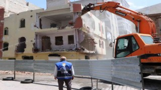 Haliliyede metruk ve riskli yapılar yıkılıyor