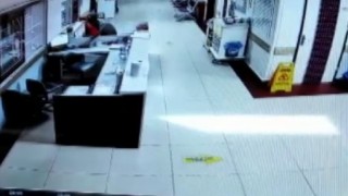 Hastanede bu kadar da olmaz dedirten cep telefonu hırsızlığı