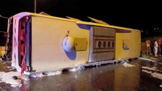 Hatayda yolcu otobüsü devrildi: 3 ağır 40 yaralı