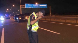 Havalimanı yolunda taksi ile motosikletler birbirine girdi: 3 yaralı