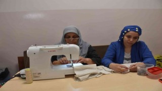 Hem meslek öğreniyorlar hem de para kazanıyorlar