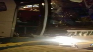 Horasanda çekici ile yolcu otobüsü çarpıştı