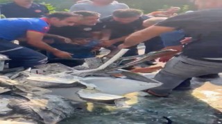 Hurdaya dönen araçtan yaralı kurtuldu