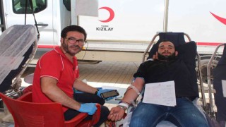 Iğdırda vatandaşlardan Kızılaya kan bağışı