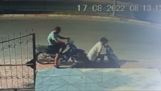 İş yerinin önüne park ettiği motosikletini çaldılar