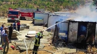İşçilerin kaldığı konteynerde çıkan yangında faciadan dönüldü
